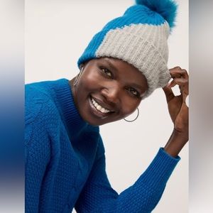 NWT Two-Tone Ribbed Pom Pom Beanie hat